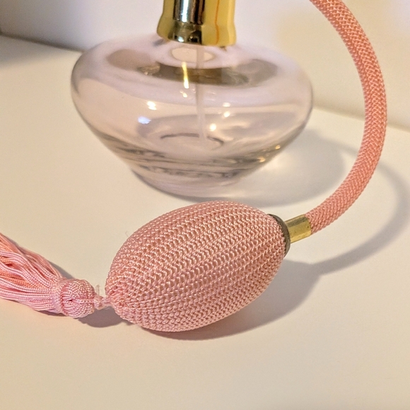 Elegant Pink Glass Perfume Atomizer with Pink Bulb - Picture 4 of 6